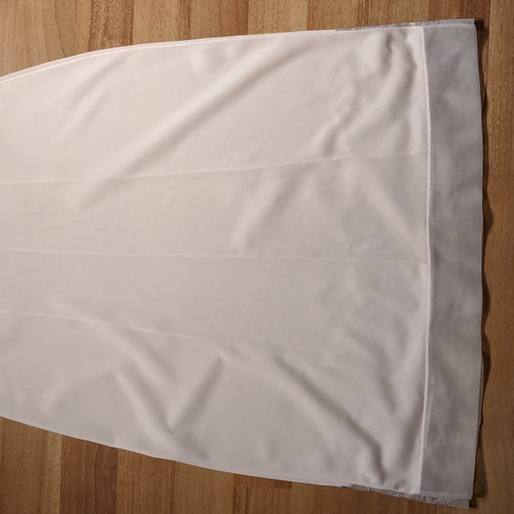 Vintage light pink dress slip with lace trim on bodice and hem by Dorsay - Picture 7 of 8